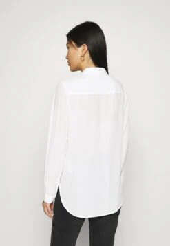 Anna Field Basic Blouse With Front Pockets - Chemisier - Offwhite 12 Anna Field Basic Blouse With Front Pockets - Chemisier - Offwhite -Anna Field 25b2dcdd81114e48bf79bfc23d5bd020