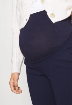 Maternity Business Flare - Pantalon De Survêtement - Dark Blue 11 Maternity Business Flare - Pantalon De Survêtement - Dark Blue -Anna Field 2705899773b14ca8aeb7db21983dc69e