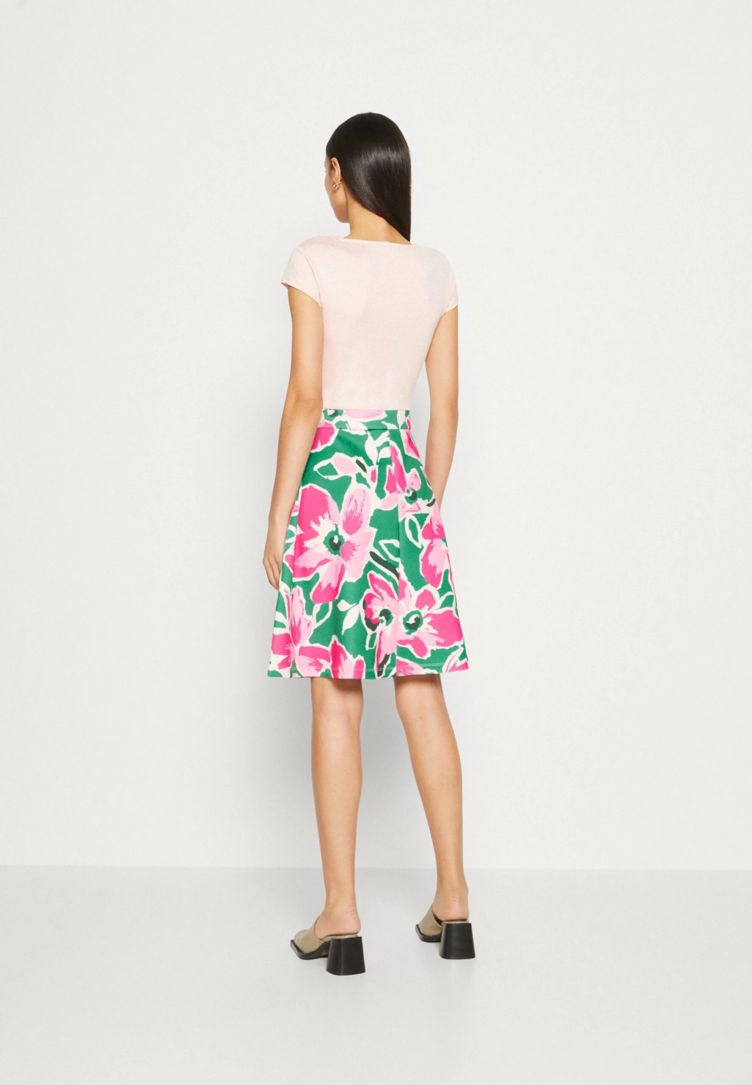 Anna Field Robe En Jersey - White/Green/Pink 5 Anna Field Robe En Jersey - White/Green/Pink – Image 3