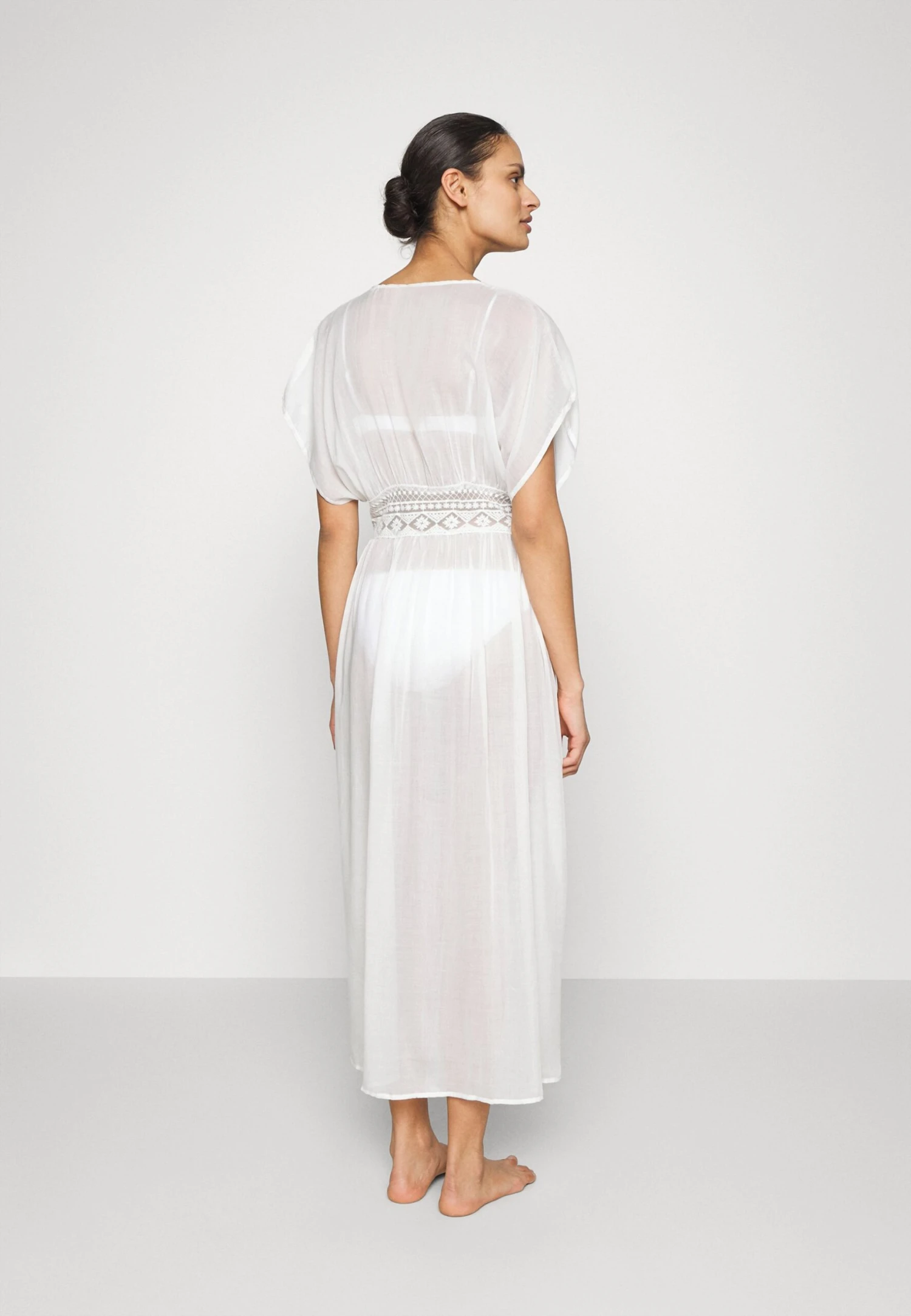 Anna Field Embroidered Cover Up / 802 - Black - Accessoire De Plage - 001 - White 5 Anna Field Embroidered Cover Up / 802 - Black - Accessoire De Plage - 001 - White – Image 3